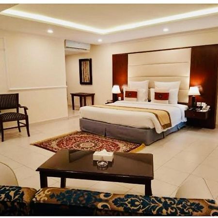 Hotel New Mid City Multan Exterior photo